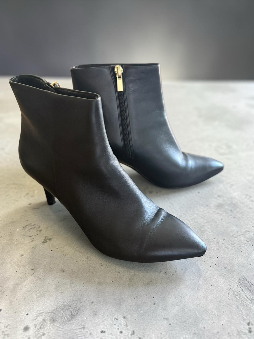 Rockport Black Leather Booties Size 8M Excellent Used Condition